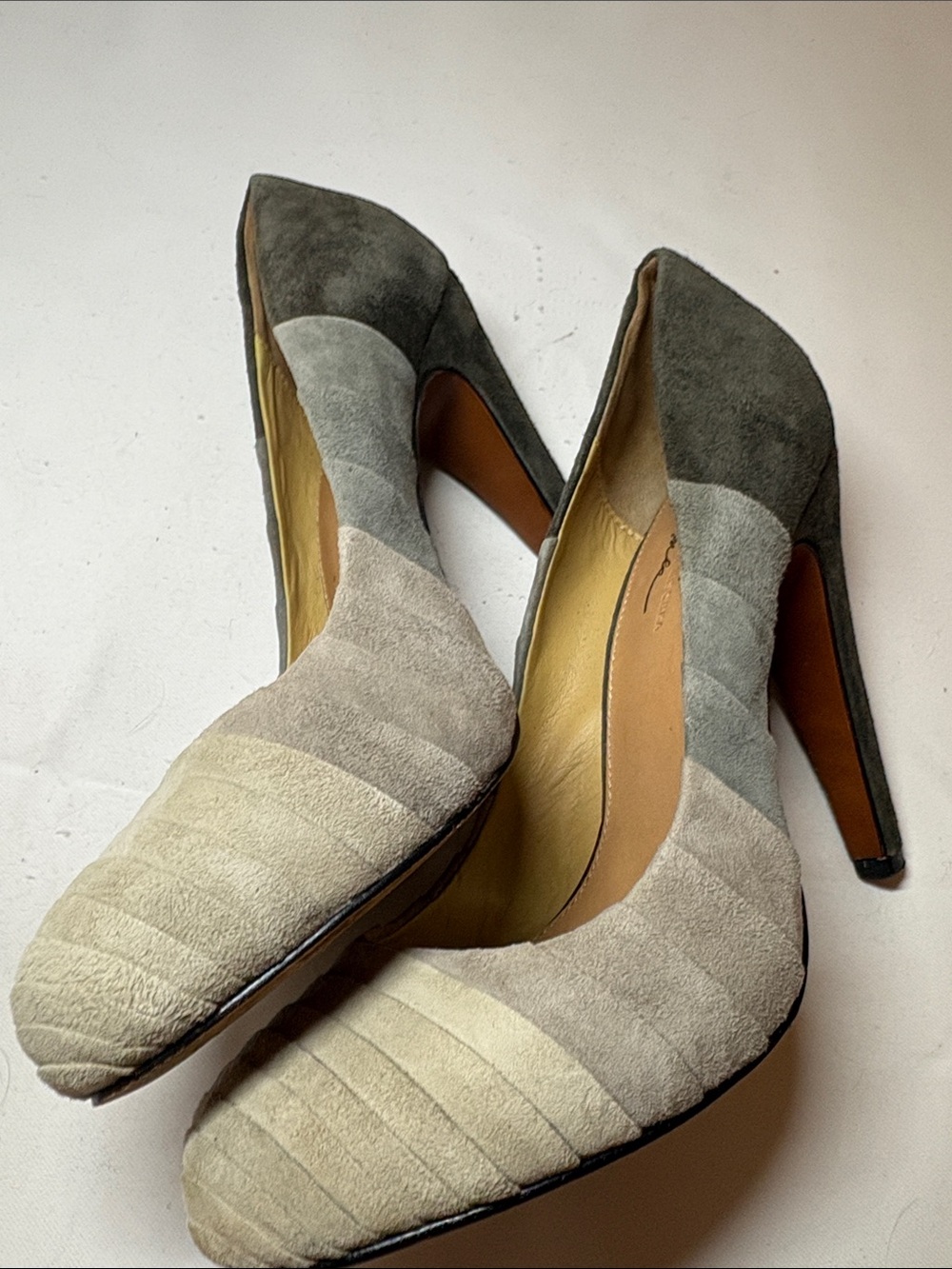 Badgley Mischka Gray Gradation Suede Heeled Pumps Size 8 - Picture 5 of 13